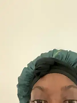 Luckychocolate98 webcam
