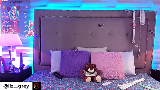 Liz_grey_ webcam