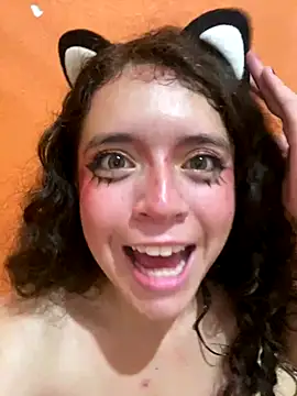 Lucy_YupiSweet webcam