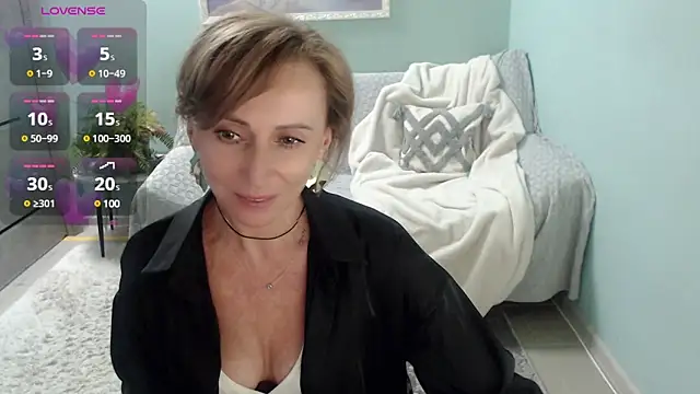 HornyMilf_777 webcam