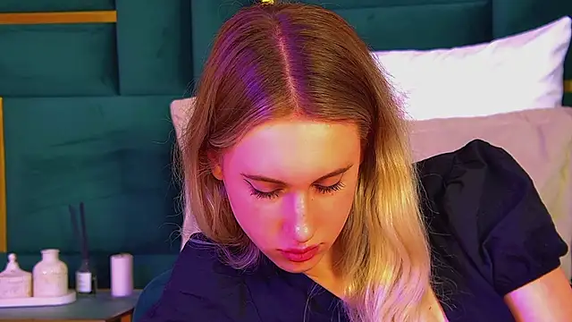 VictoriaHopsons webcam