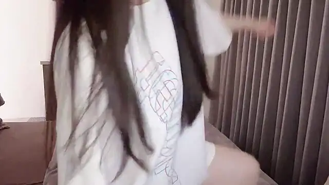 Qaz42799's free adult webcam chat sex room