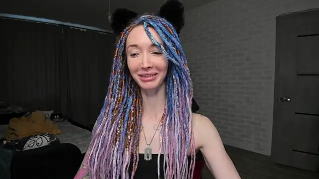 Roxy_Silver webcam