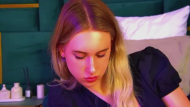 VictoriaHopsons webcam