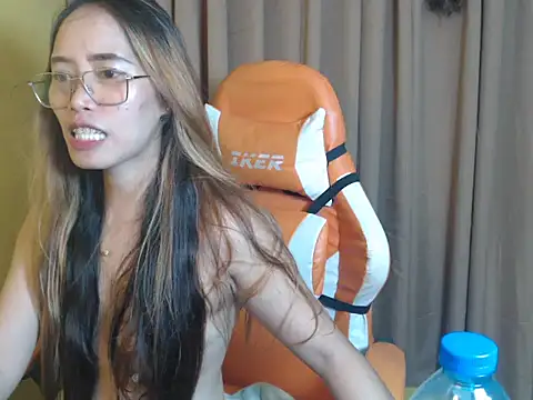 Ur_hornymai webcam