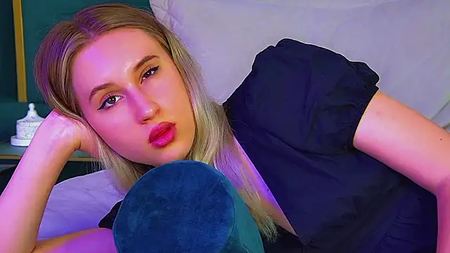 VictoriaHopsons webcam