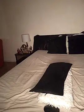 giselle-reine - Giselle-Reine's free webcam - UK Sex Cams