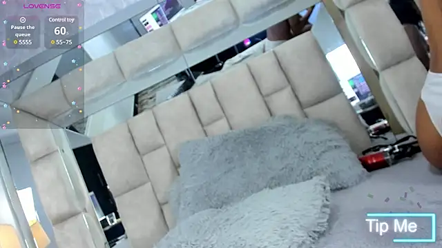 SHARLOTBLACK webcam