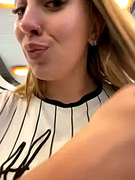 Sweet___Emily from StripChat is Freechat