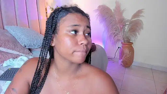 Milan_ebony webcam
