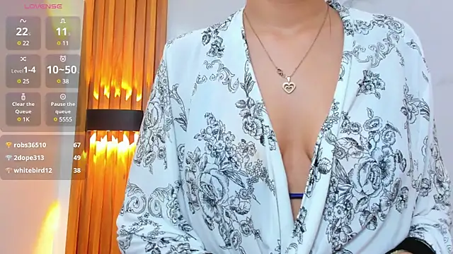 Daphnethomas webcam
