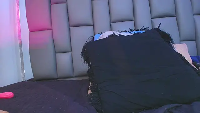 _MiaBrown_ webcam