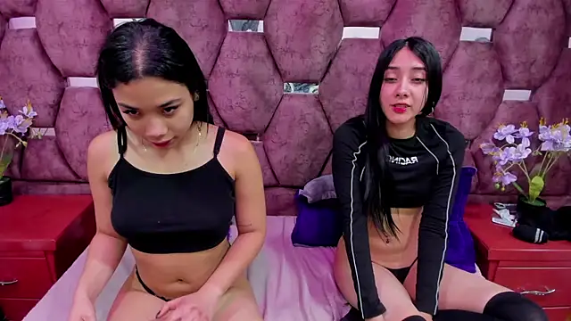 Venus-And-Artemi... Live Webcam on Stripchat