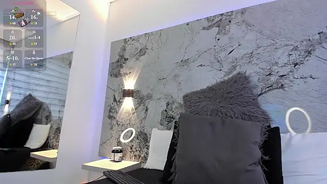 LIZ_HOLMES webcam