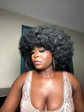 WomanNextdoor1 webcam