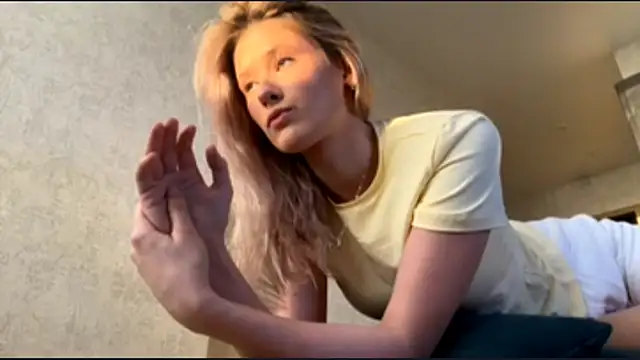Ruby_Blonde_Photik webcam