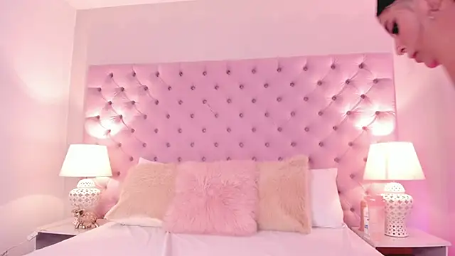 Lorelain_Lux webcam