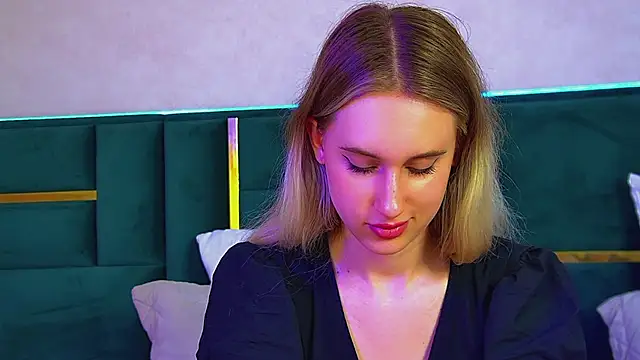 VictoriaHopsons webcam