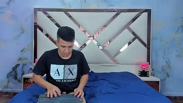 Averange_boys_X webcam