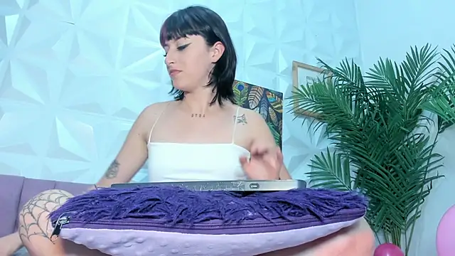 Vayolet_Foxx webcam