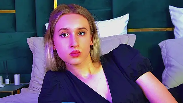 VictoriaHopsons webcam