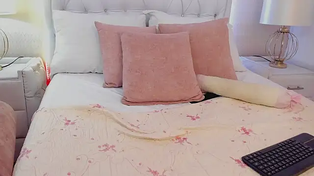 MiaLevitz webcam