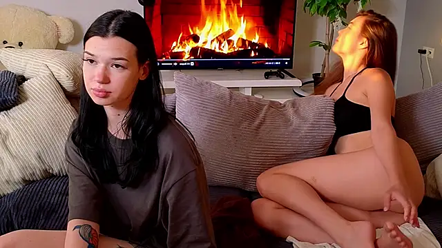 AmmyAndMira webcam