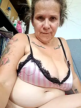 SinisterBabe webcam