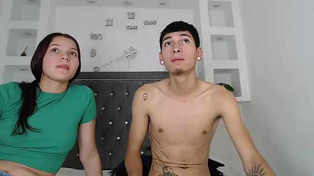 AmelieAndAce webcam