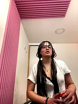 SaraaBlonde webcam