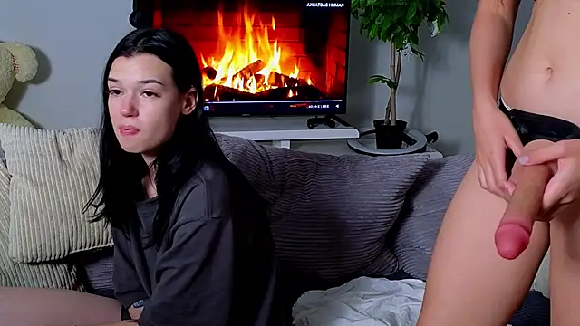 AmmyAndMira webcam