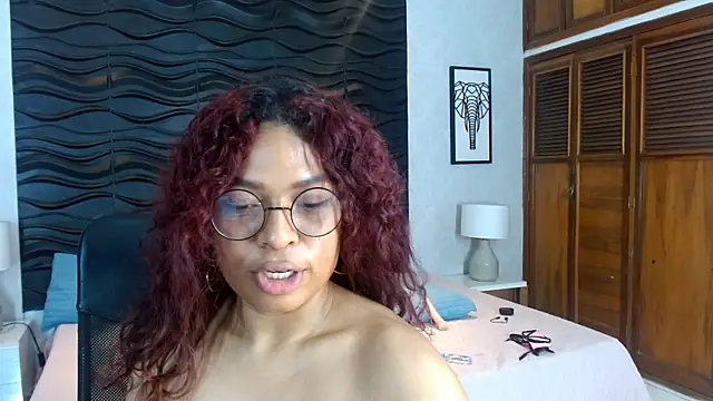 Naomi_Tylers webcam