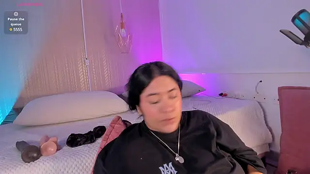 Leah_Bensson webcam