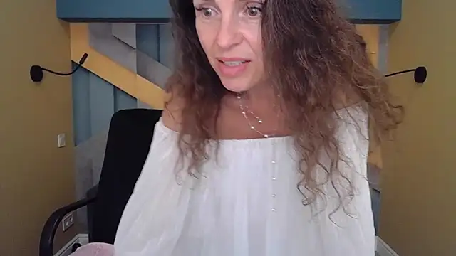 EllaLong webcam