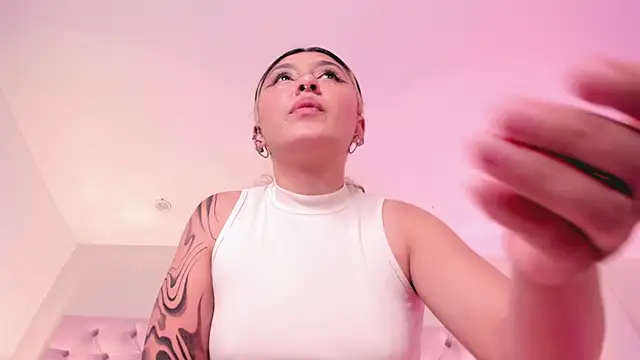 Lorelain_Lux webcam