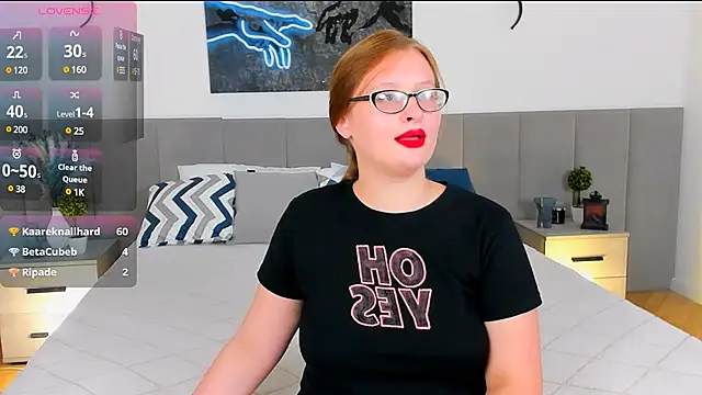 DivaPeachy webcam