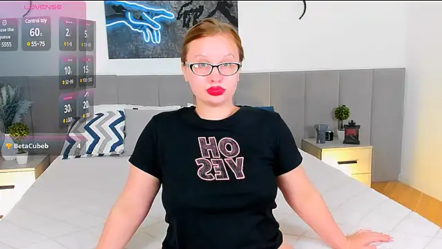 DivaPeachy webcam