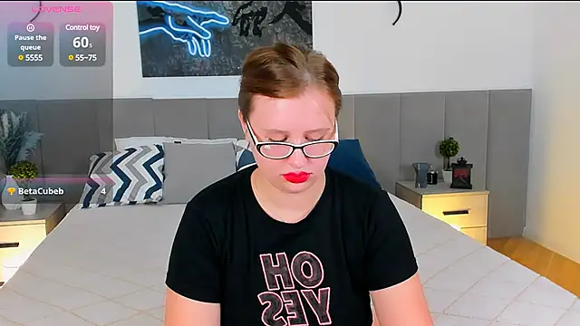 DivaPeachy webcam