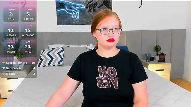 DivaPeachy webcam