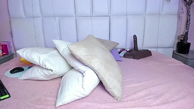 kiana_cream webcam