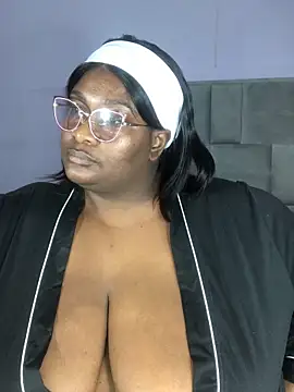 bustytitsxxx webcam