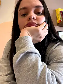 Bella-hadiid webcam