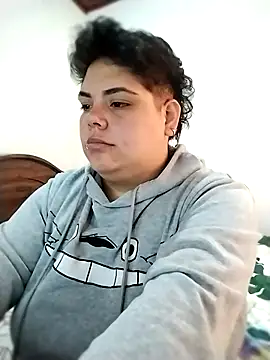 Ivory_Curvy webcam