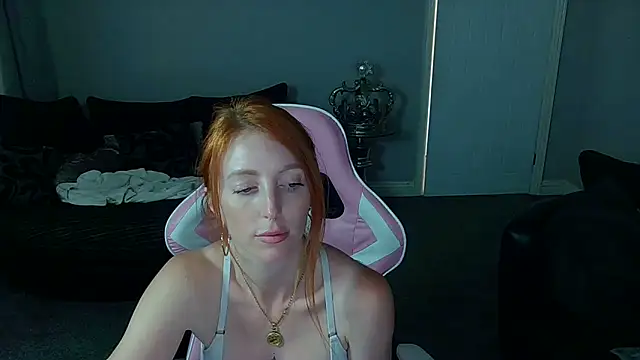 Red_firesquirt webcam