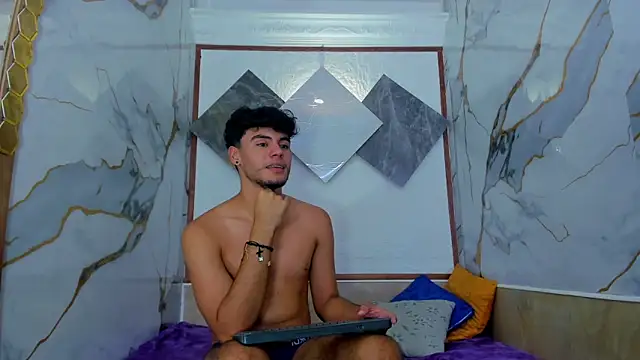 liam_genner_ webcam