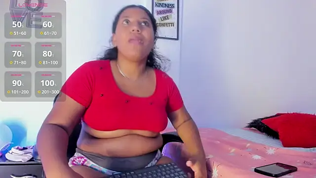 Saraa_Owen webcam