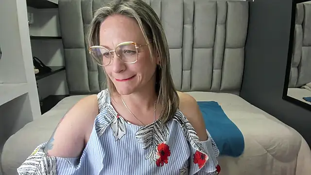 Charlot_milf webcam