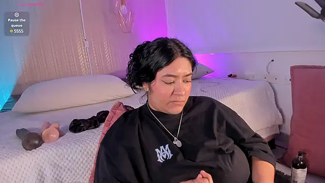 Leah_Bensson webcam
