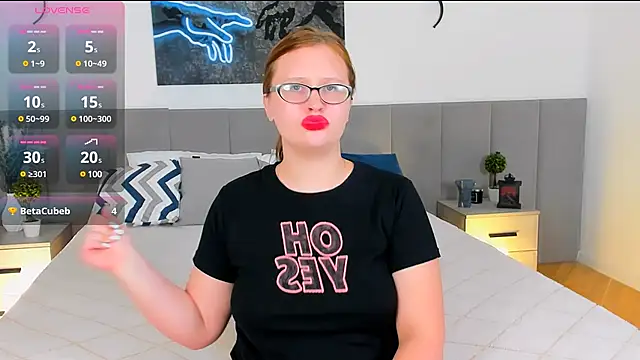 DivaPeachy webcam