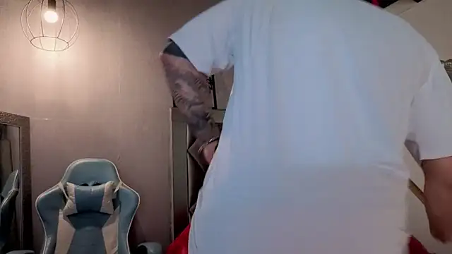 Ades_Lowe webcam